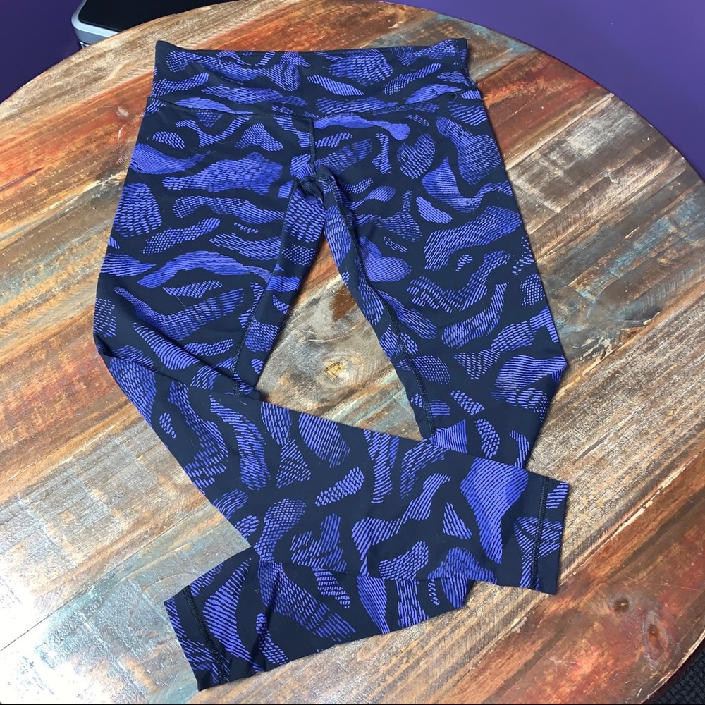 Like New Lululemon Wunder Under Size 12 - image 1